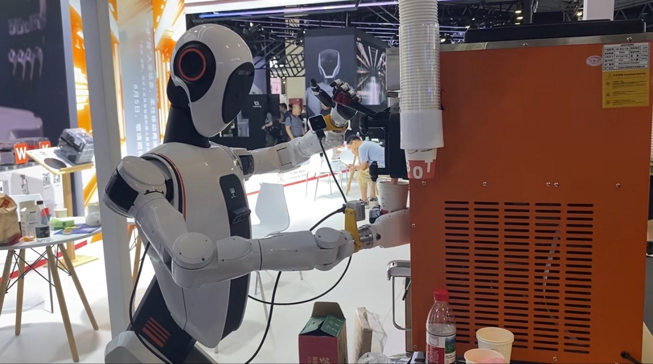 直击WAIC：优艾智合“一脑多态”打造工业具身智能群体智慧(图2)